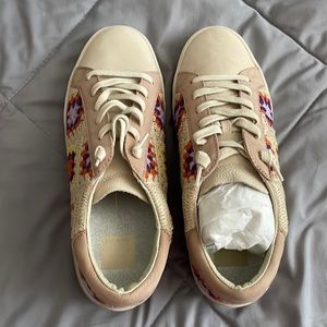 Dolce vita sz 8 purple floral zina crochet sneakers